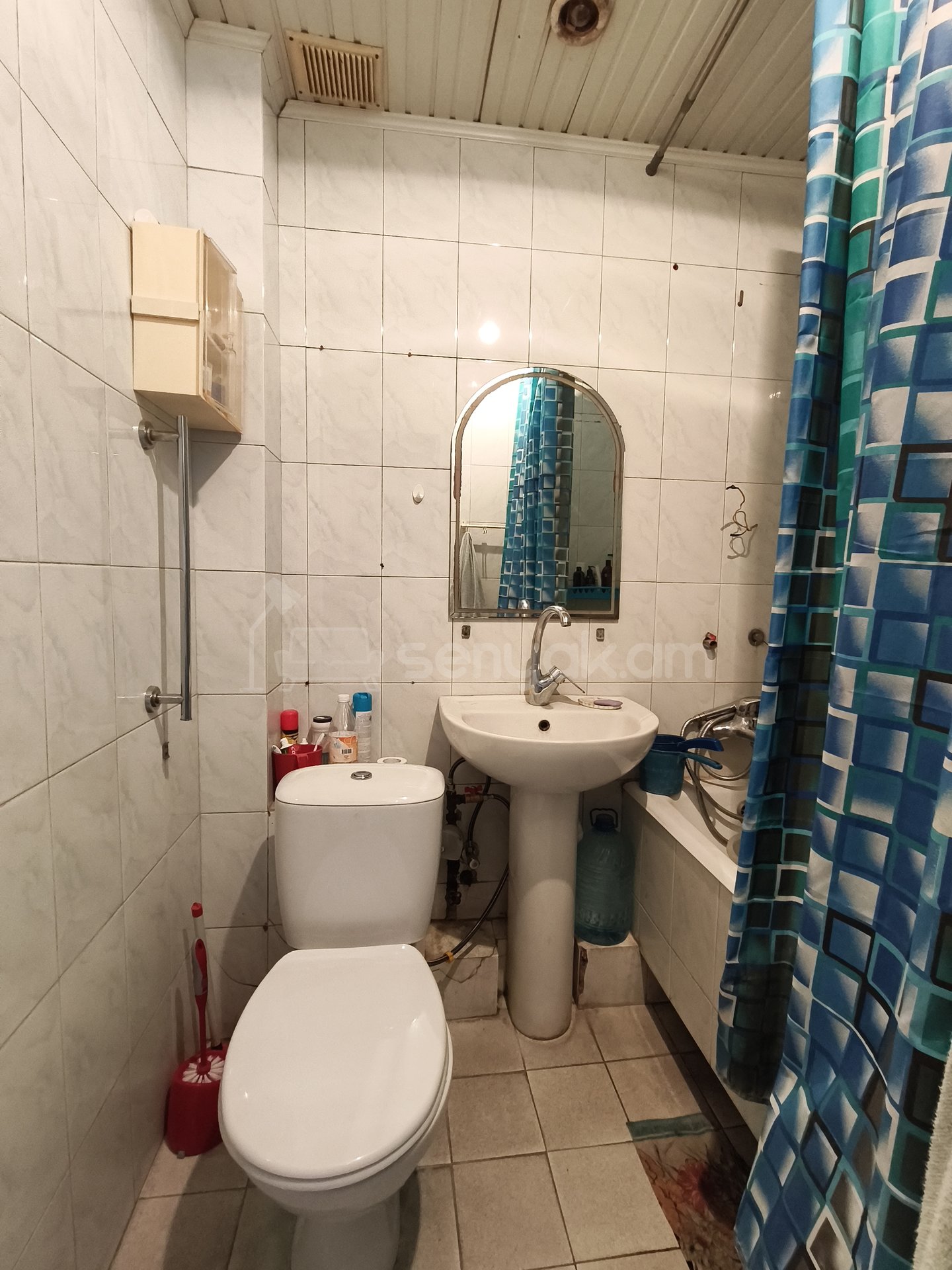 3 Սենյականոց Բնակարան Քարե Շենքում, 70քմ, 4/4 հարկ, Կոսմետիկ Վերանորոգված