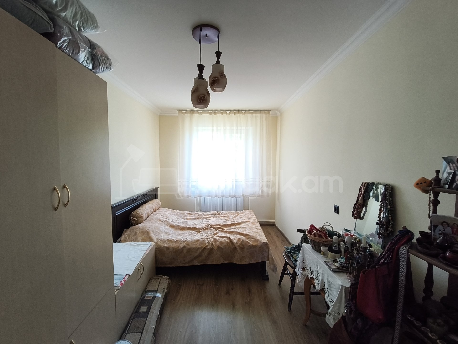 3 Սենյականոց Բնակարան Քարե Շենքում, 70քմ, 4/4 հարկ, Կոսմետիկ Վերանորոգված