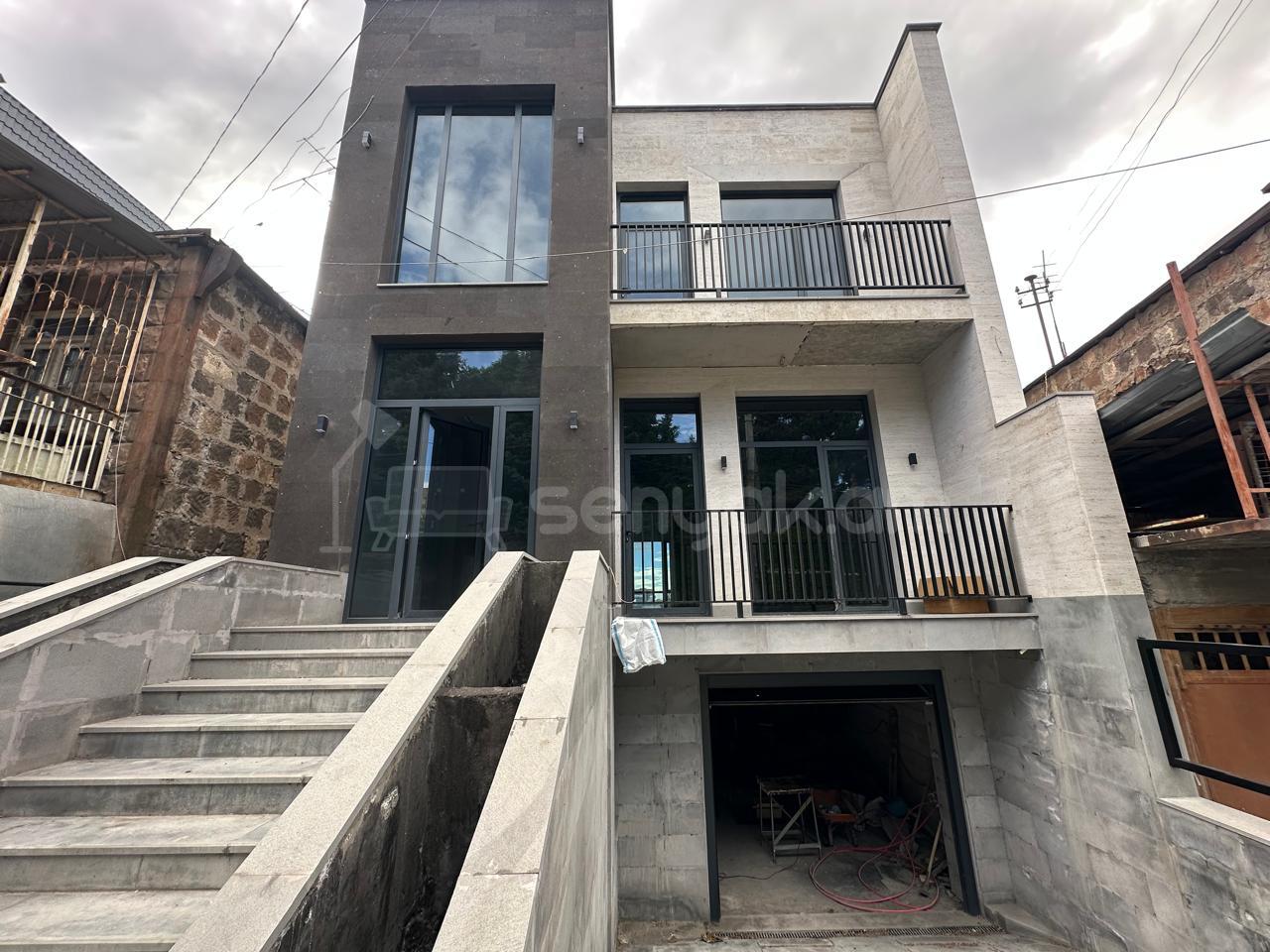 5 Սենյականոց Շքեղ Առանձնատուն, 330քմ, Ավտոտնակով