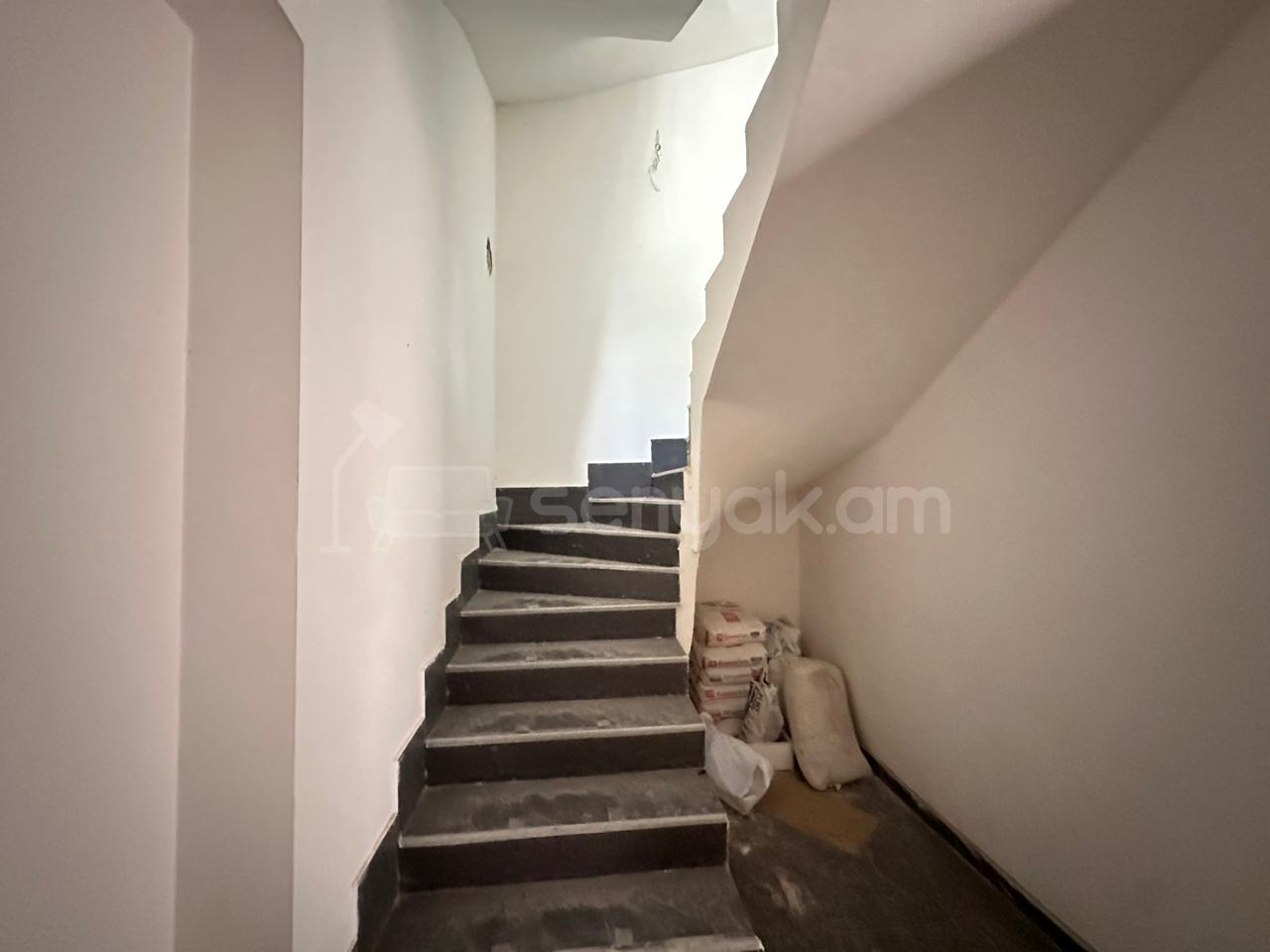 5 Սենյականոց Շքեղ Առանձնատուն, 330քմ, Ավտոտնակով