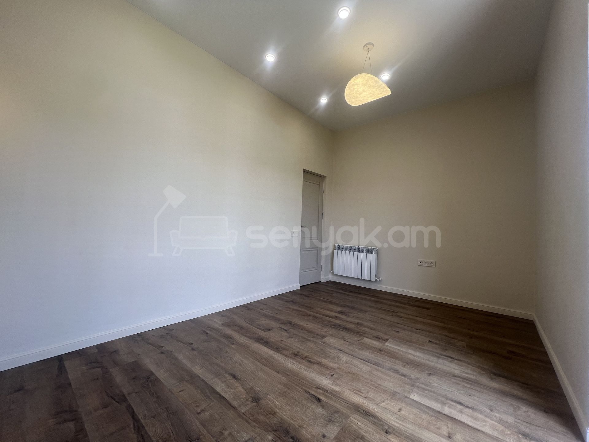 3 Սենյականոց Բնակարան Նորակառույց Քարե Շենքում, 57քմ, 2/3 հարկ, Կապիտալ Վերանորոգված