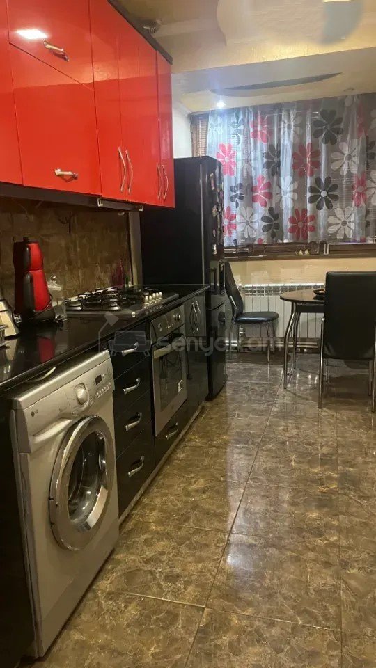 3 Սենյականոց Բնակարան Քարե Շենքում, 70քմ, 1/5 հարկ, Կապիտալ Վերանորոգված