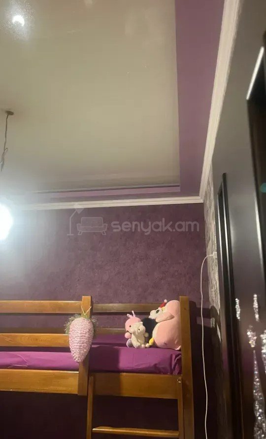 3 Սենյականոց Բնակարան Քարե Շենքում, 70քմ, 1/5 հարկ, Կապիտալ Վերանորոգված