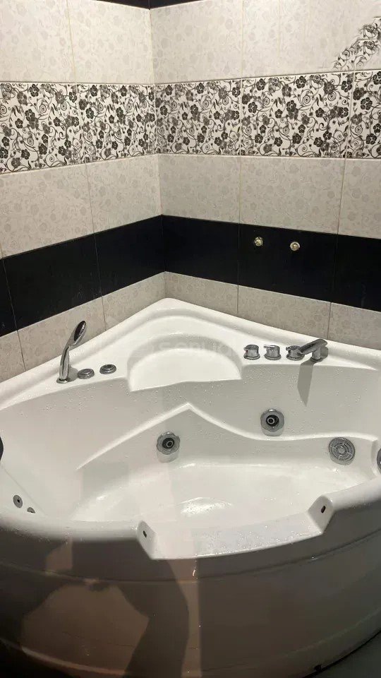 3 Սենյականոց Բնակարան Քարե Շենքում, 70քմ, 1/5 հարկ, Կապիտալ Վերանորոգված