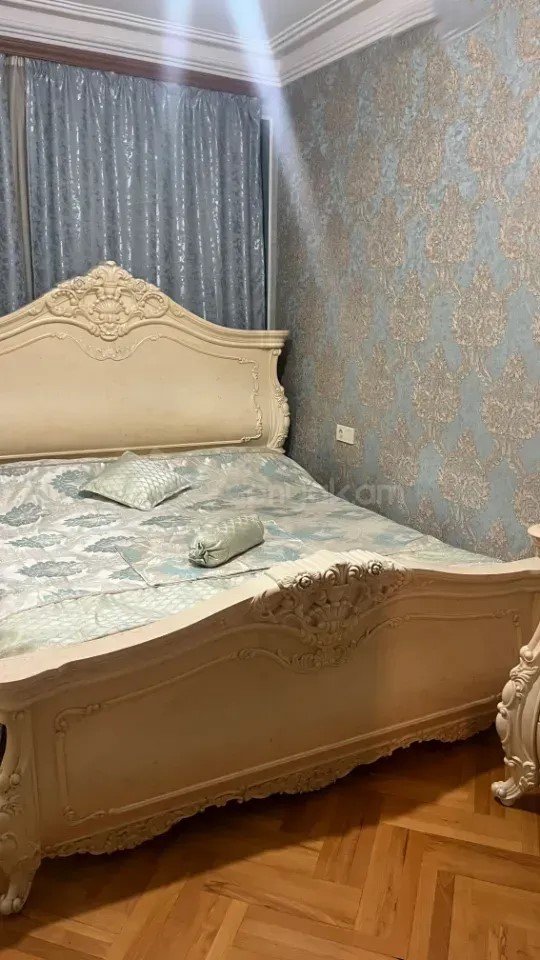 3 Սենյականոց Բնակարան Քարե Շենքում, 70քմ, 1/5 հարկ, Կապիտալ Վերանորոգված