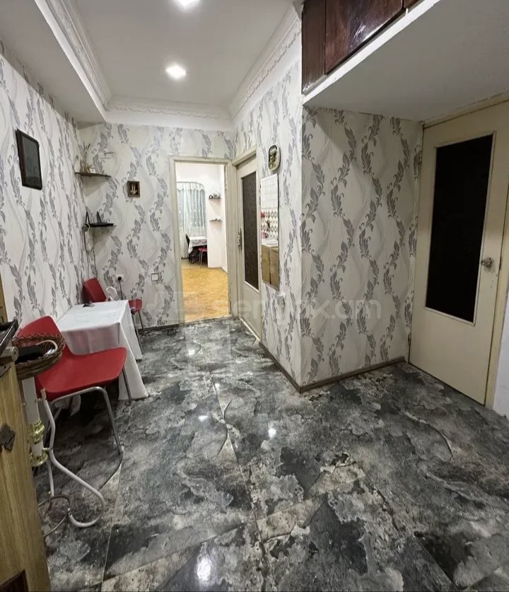 1 Սենյականոց Բնակարան, 45քմ, 9/9 հարկ, Նորմալ Վիճակում, Կահավորված, Արևկող
