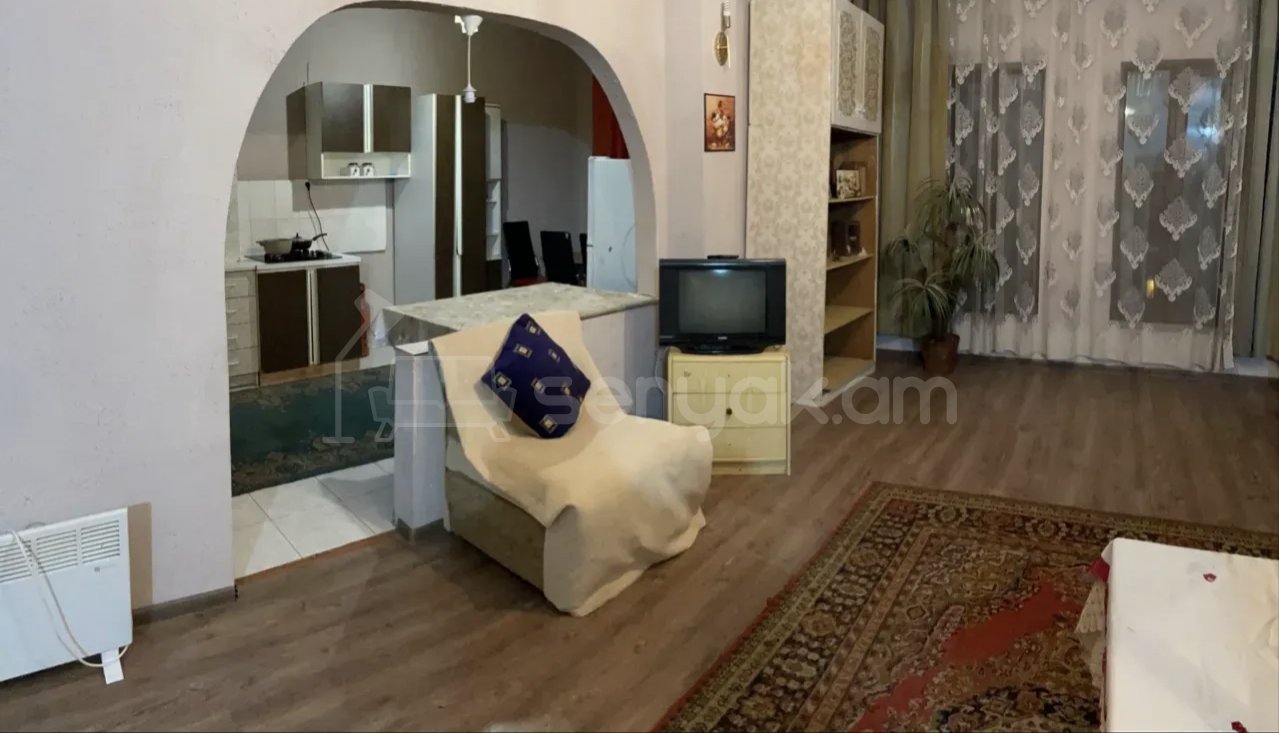 2 Սենյականոց Բնակարան Քարե Շենքում, 56քմ, 1/1 հարկ, Նորմալ Վիճակում, Կահավորված, Արևկող