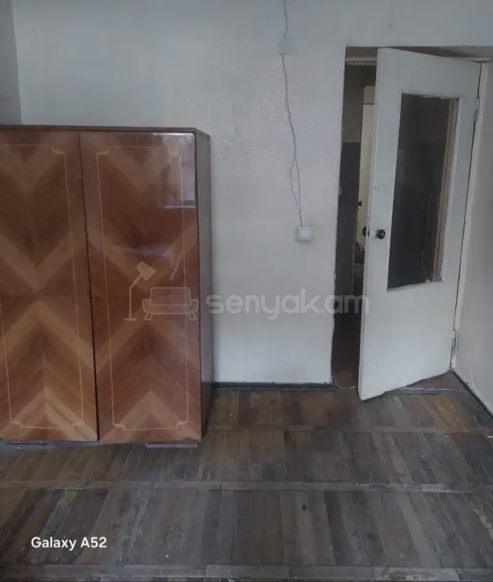 3 Սենյականոց Բնակարան Քարե Շենքում, 77քմ, 3/5 հարկ, Նորմալ Վիճակում, Կահավորված, Արևկող