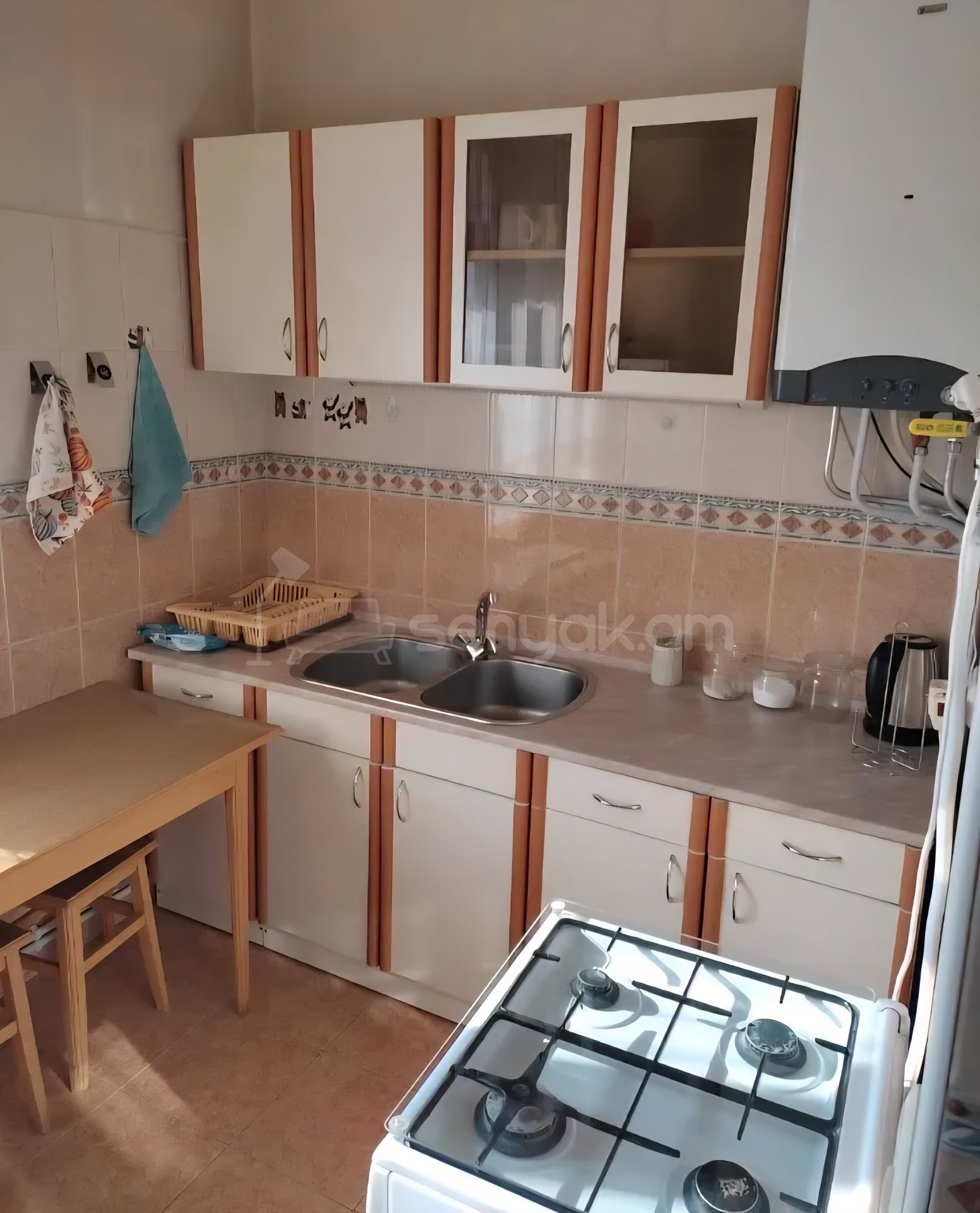 2 Սենյականոց Բնակարան Քարե Շենքում, 60քմ, 5/5 հարկ, Կապիտալ Վերանորոգված, Կահավորված