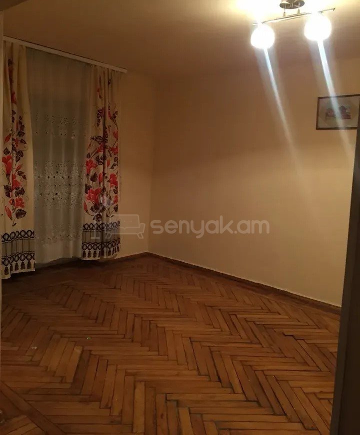 1 Սենյականոց Բնակարան Քարե Շենքում, 30քմ, 2/4 հարկ, Պետական Վիճակում