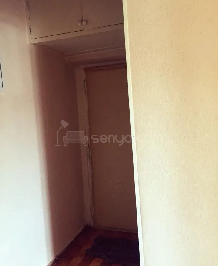 1 Սենյականոց Բնակարան Քարե Շենքում, 30քմ, 2/4 հարկ, Պետական Վիճակում