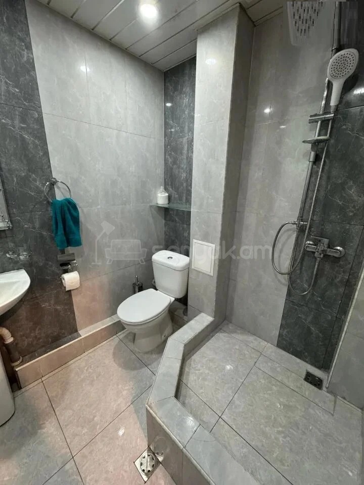 2 Սենյականոց Բնակարան Քարե Շենքում, 54քմ, 1/4 հարկ, Կապիտալ Վերանորոգված