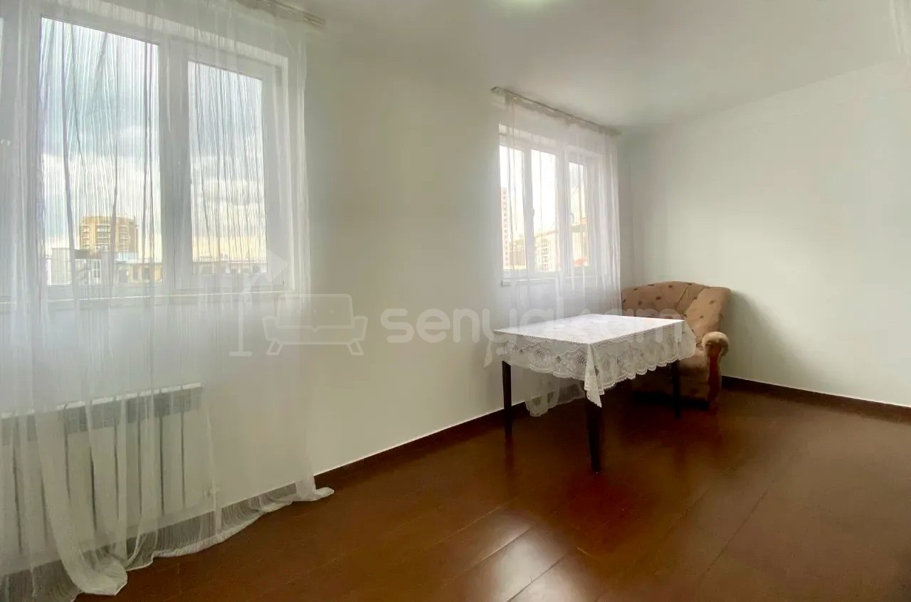3 Սենյականոց Բնակարան Քարե Շենքում, 72քմ, 6/6 հարկ, Կապիտալ Վերանորոգված