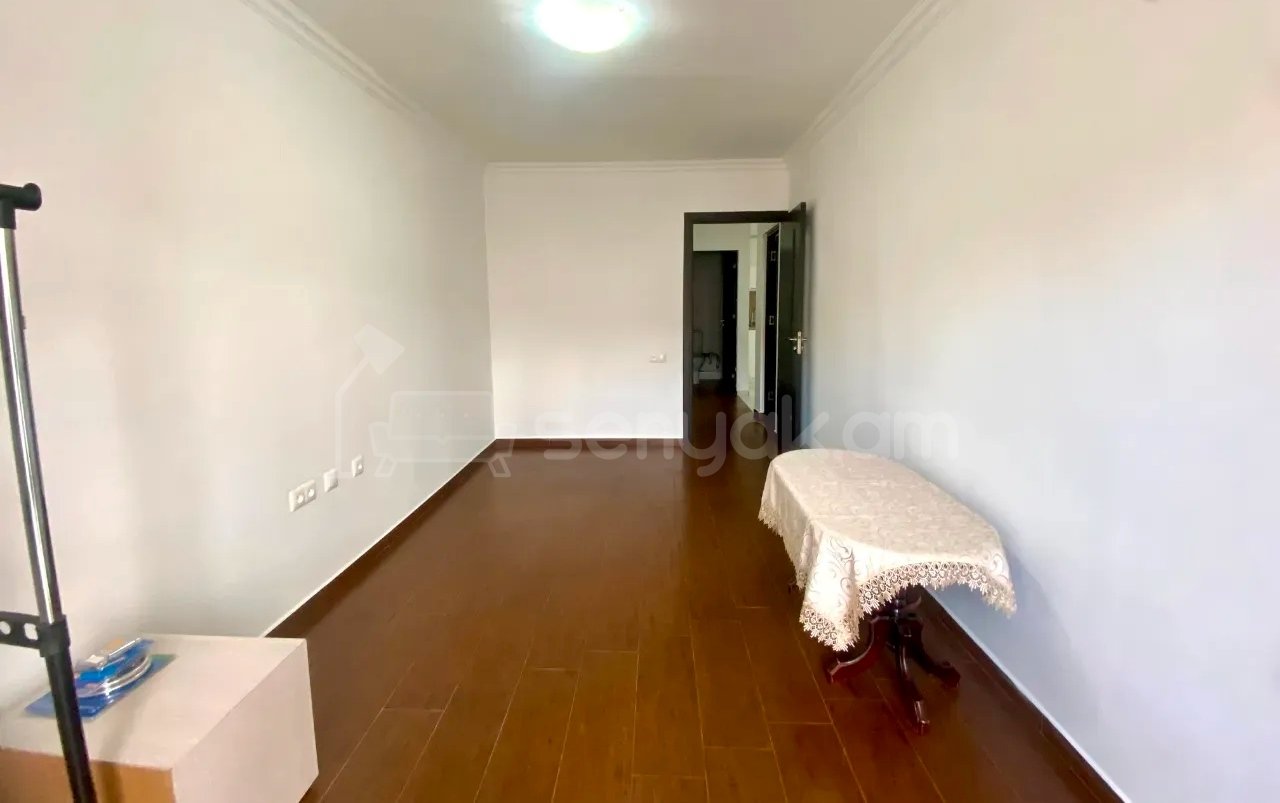 3 Սենյականոց Բնակարան Քարե Շենքում, 72քմ, 6/6 հարկ, Կապիտալ Վերանորոգված