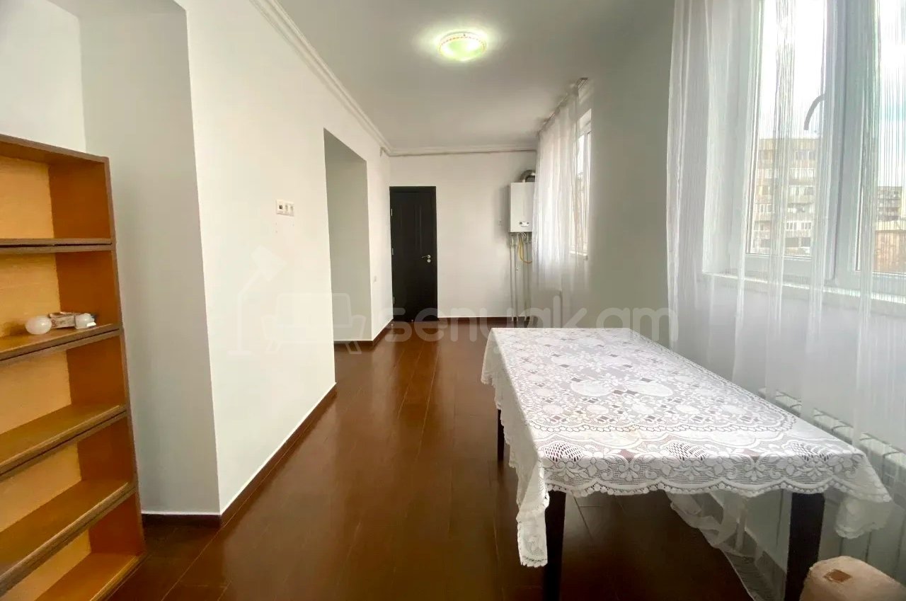 3 Սենյականոց Բնակարան Քարե Շենքում, 72քմ, 6/6 հարկ, Կապիտալ Վերանորոգված