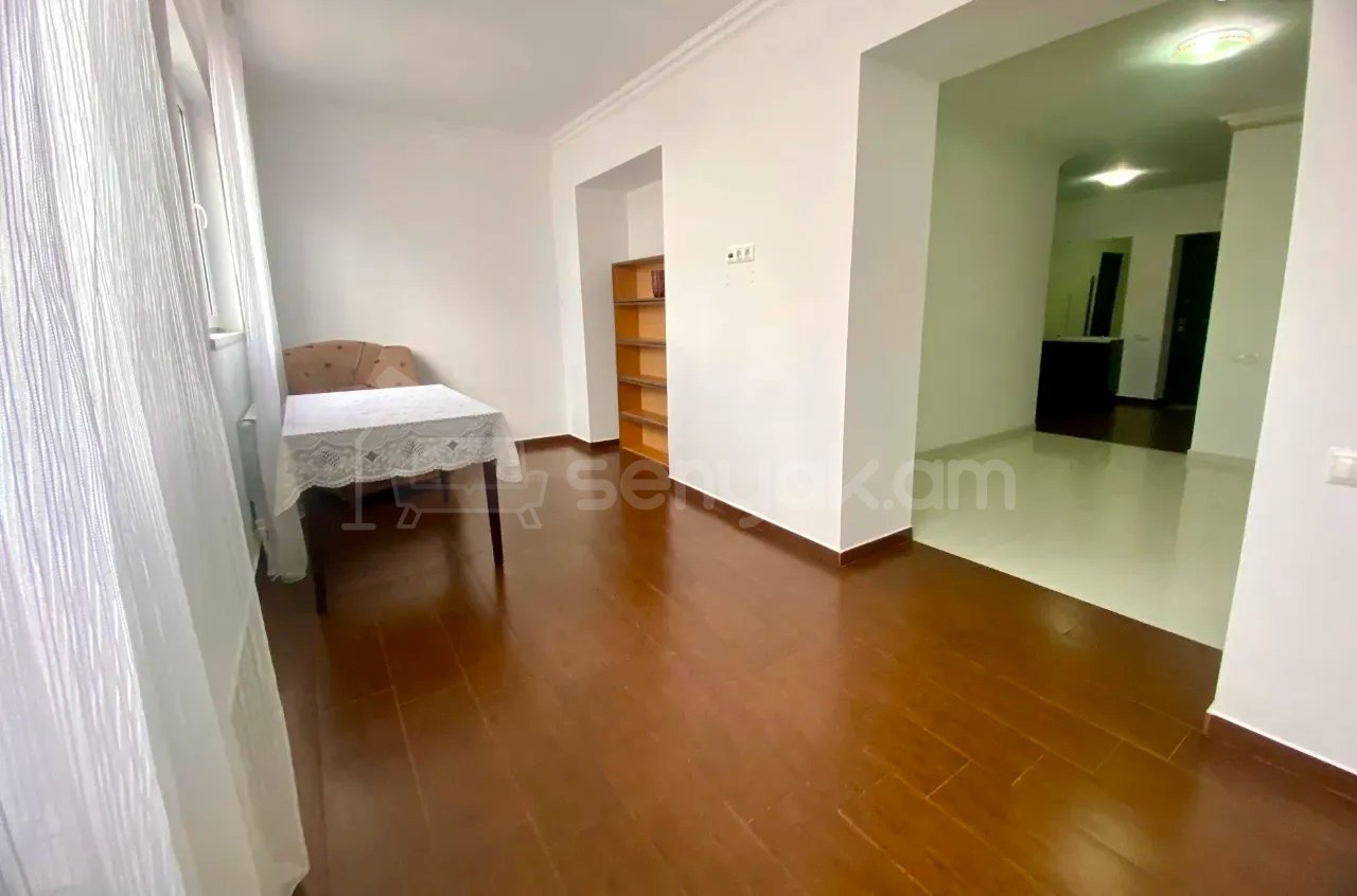 3 Սենյականոց Բնակարան Քարե Շենքում, 72քմ, 6/6 հարկ, Կապիտալ Վերանորոգված