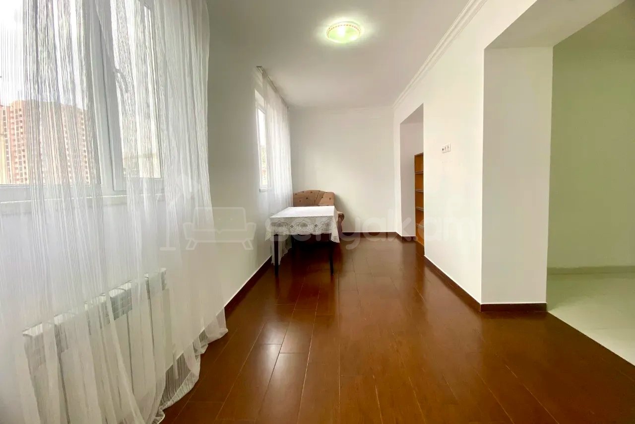 3 Սենյականոց Բնակարան Քարե Շենքում, 72քմ, 6/6 հարկ, Կապիտալ Վերանորոգված