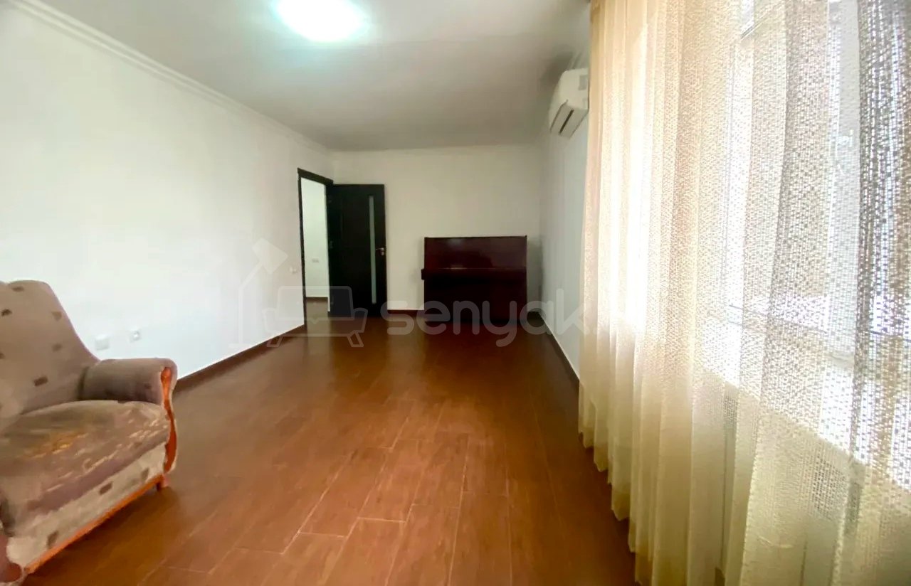 3 Սենյականոց Բնակարան Քարե Շենքում, 72քմ, 6/6 հարկ, Կապիտալ Վերանորոգված