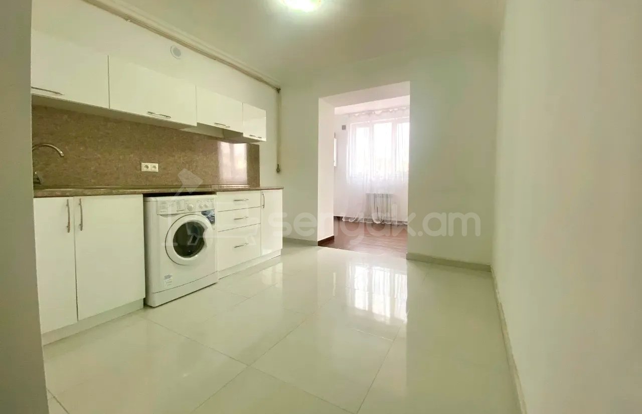 3 Սենյականոց Բնակարան Քարե Շենքում, 72քմ, 6/6 հարկ, Կապիտալ Վերանորոգված