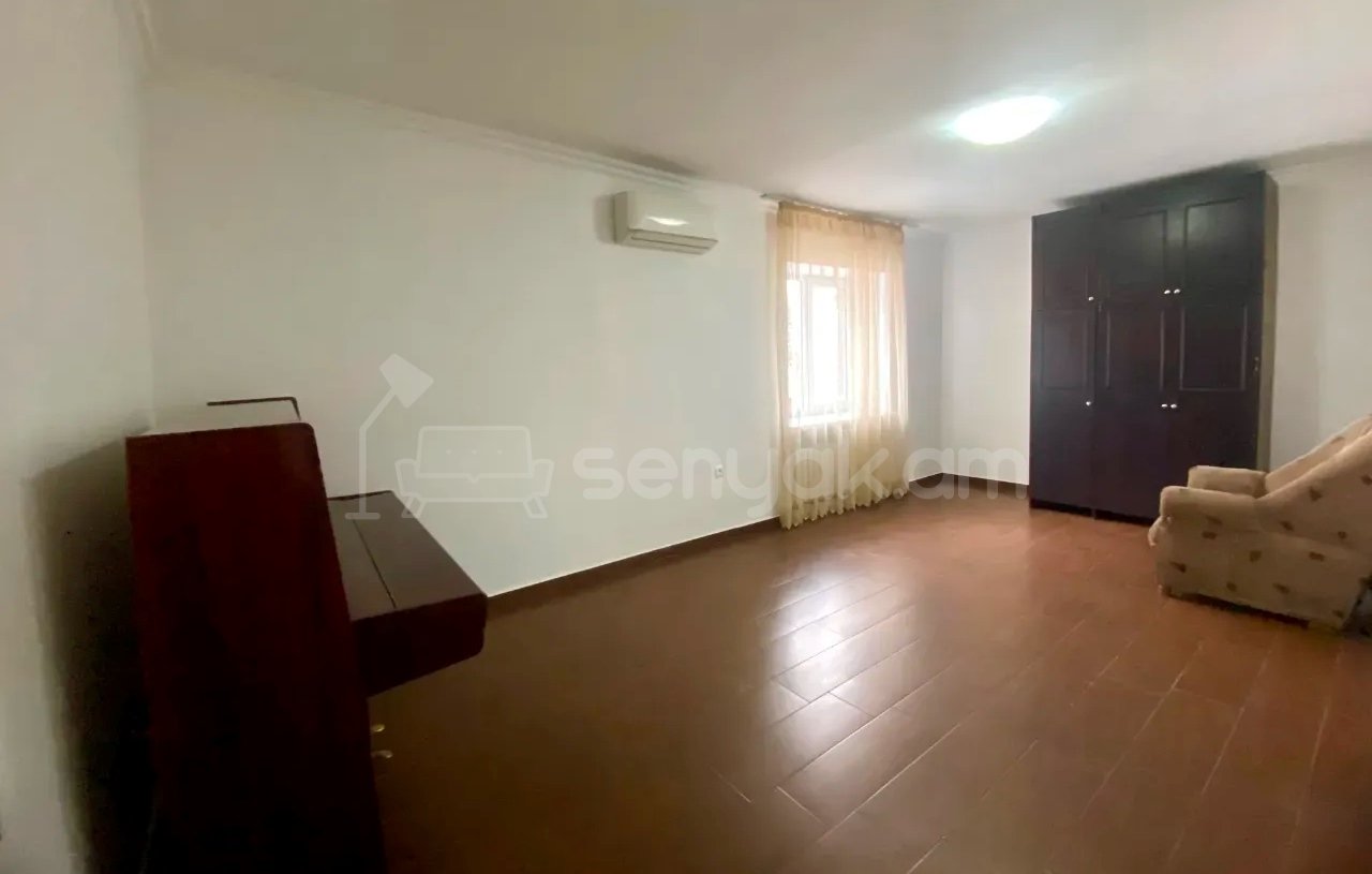 3 Սենյականոց Բնակարան Քարե Շենքում, 72քմ, 6/6 հարկ, Կապիտալ Վերանորոգված