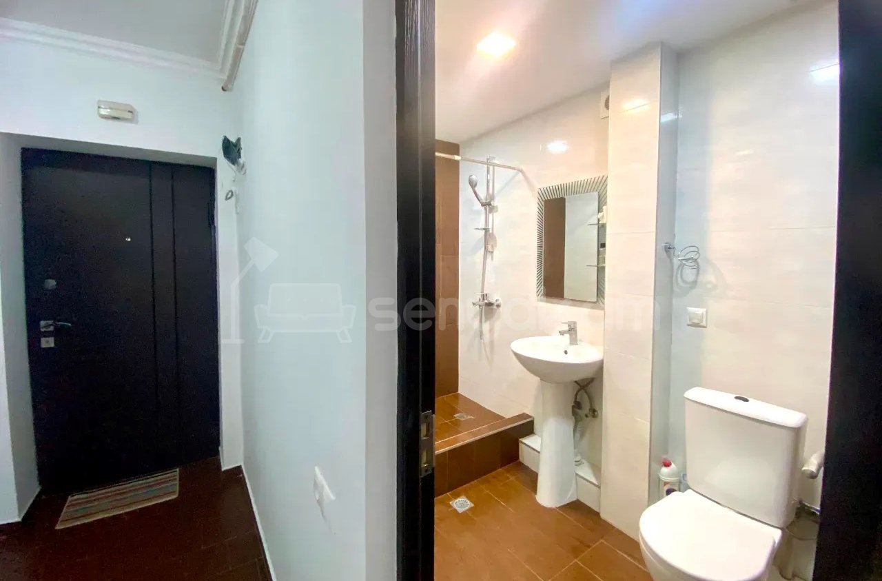 3 Սենյականոց Բնակարան Քարե Շենքում, 72քմ, 6/6 հարկ, Կապիտալ Վերանորոգված