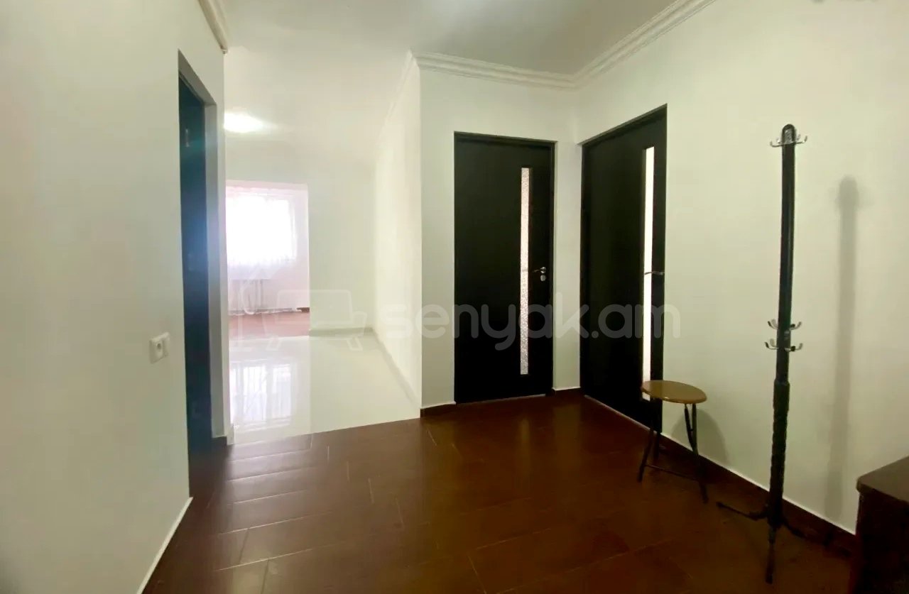 3 Սենյականոց Բնակարան Քարե Շենքում, 72քմ, 6/6 հարկ, Կապիտալ Վերանորոգված