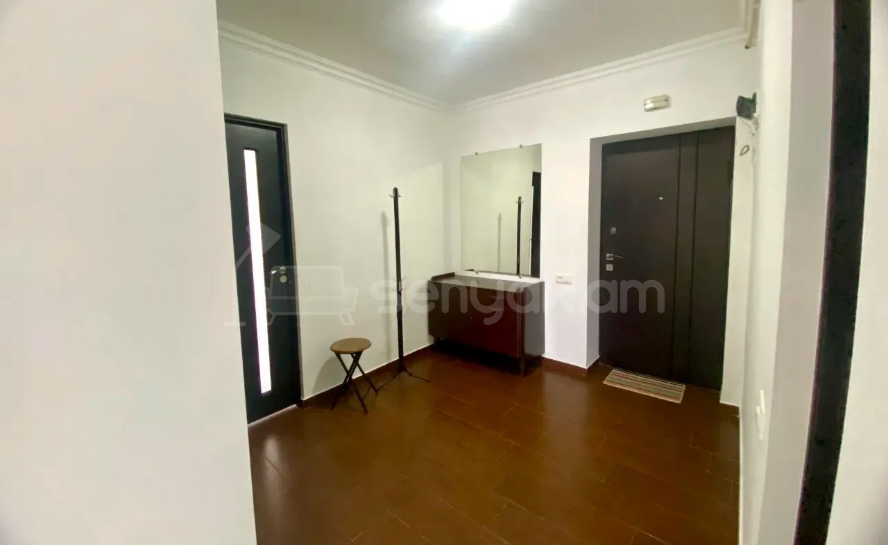 3 Սենյականոց Բնակարան Քարե Շենքում, 72քմ, 6/6 հարկ, Կապիտալ Վերանորոգված