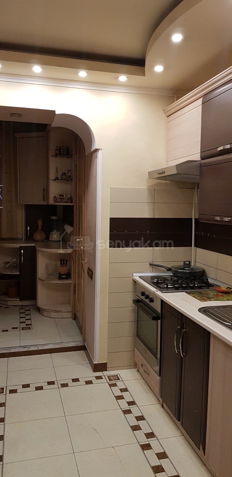 3 Սենյականոց Բնակարան Քարե Շենքում, 82քմ, 2/5 հարկ, Կապիտալ Վերանորոգված
