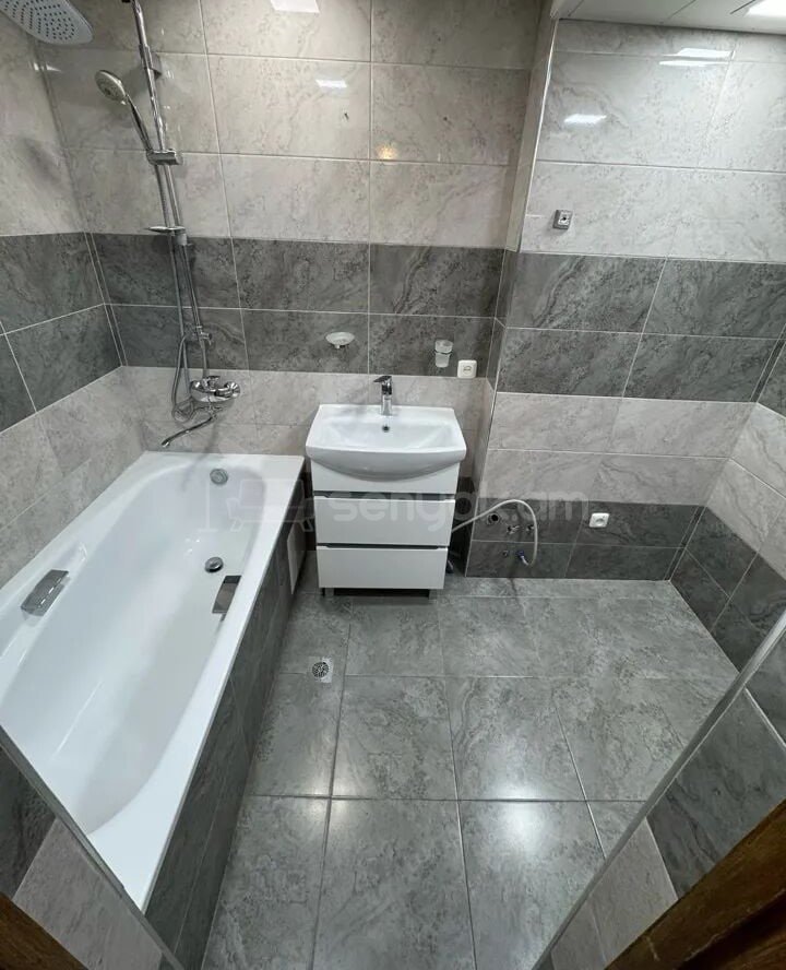 3 Սենյականոց Բնակարան, 76քմ, 3/12 հարկ, Կապիտալ Վերանորոգված