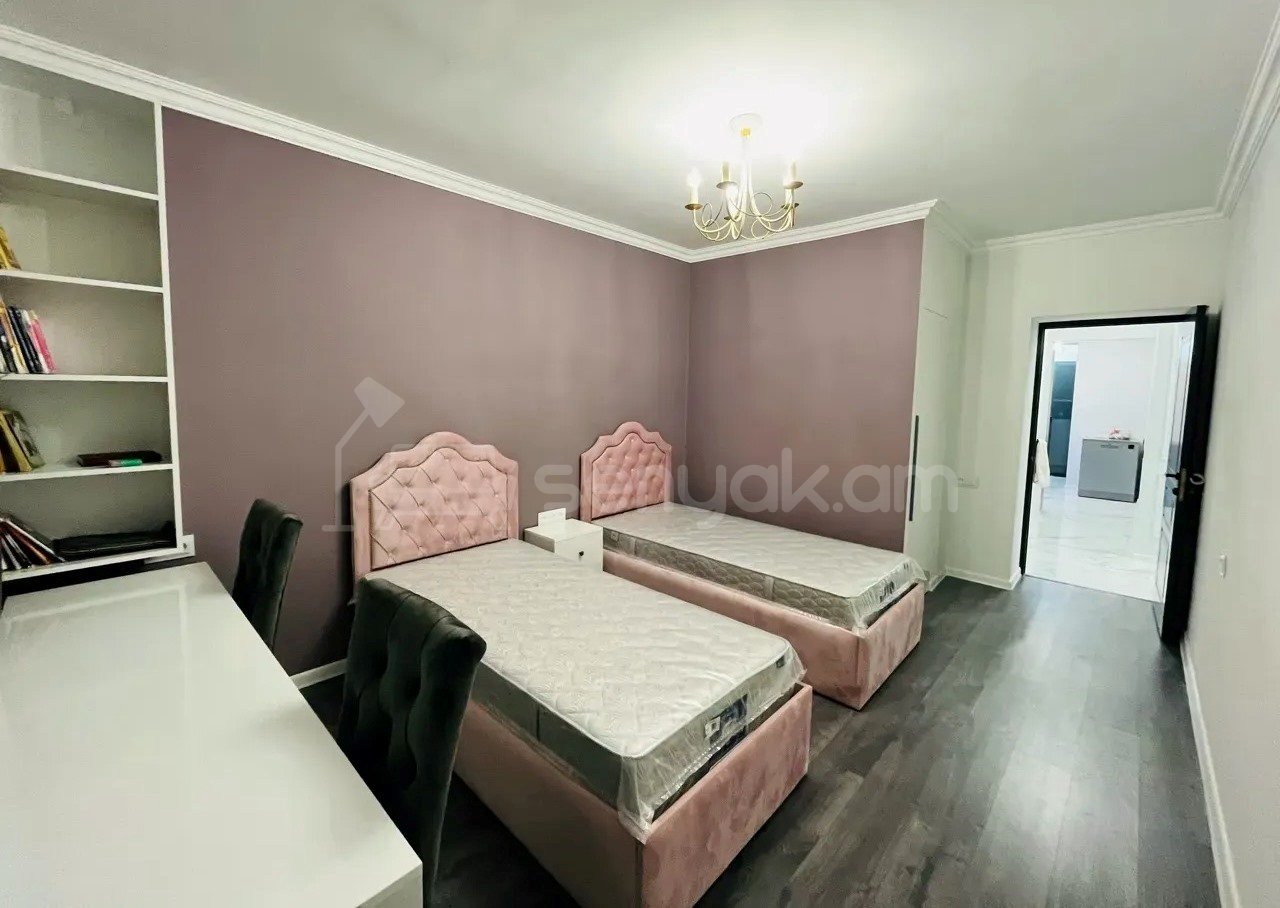 3 Սենյականոց Բնակարան Քարե Շենքում, 76քմ, 4/5 հարկ, Կապիտալ Վերանորոգված