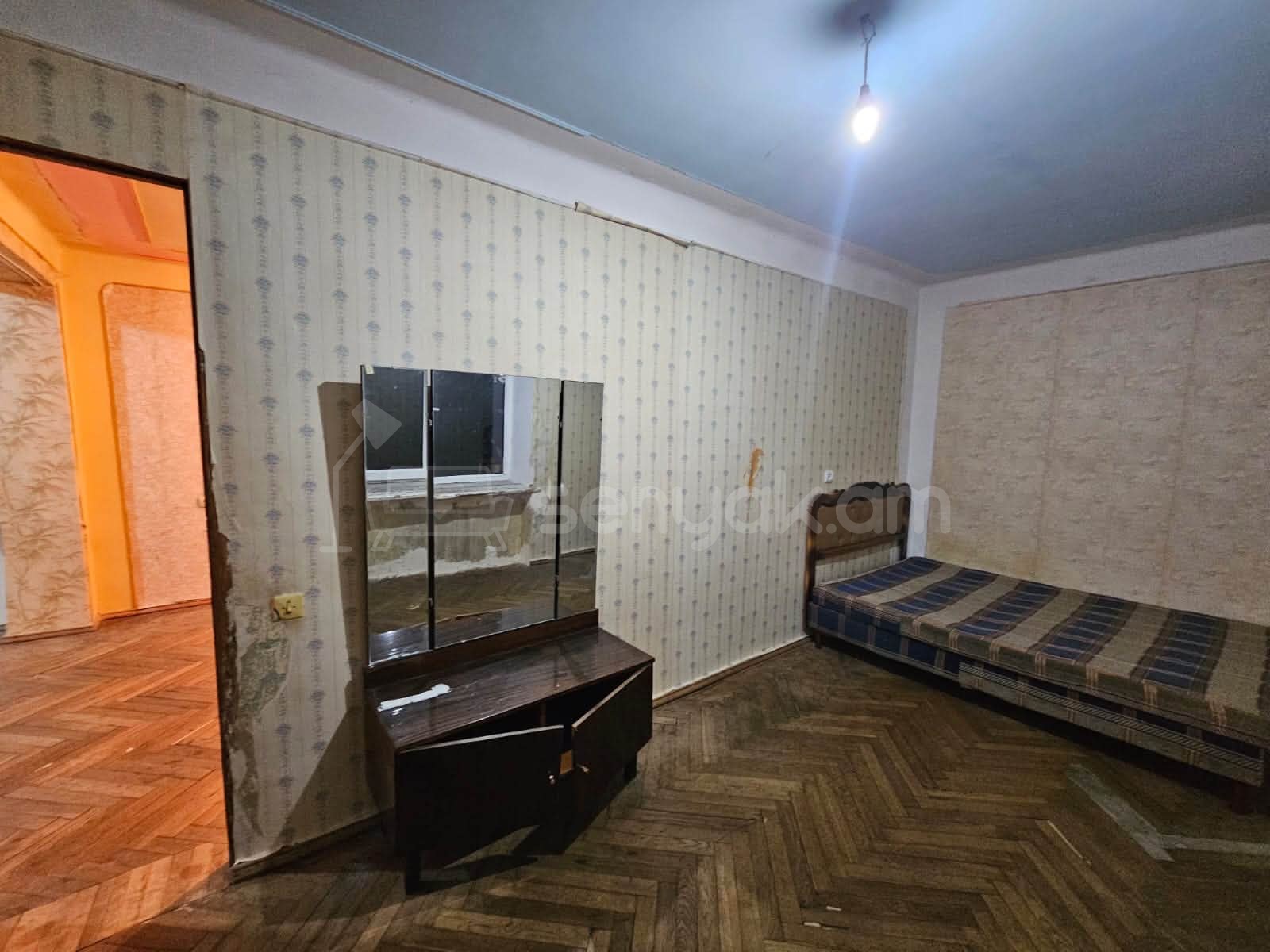 2 Սենյականոց Բնակարան Քարե Շենքում, 53քմ, 4/4 հարկ, Պետական Վիճակում
