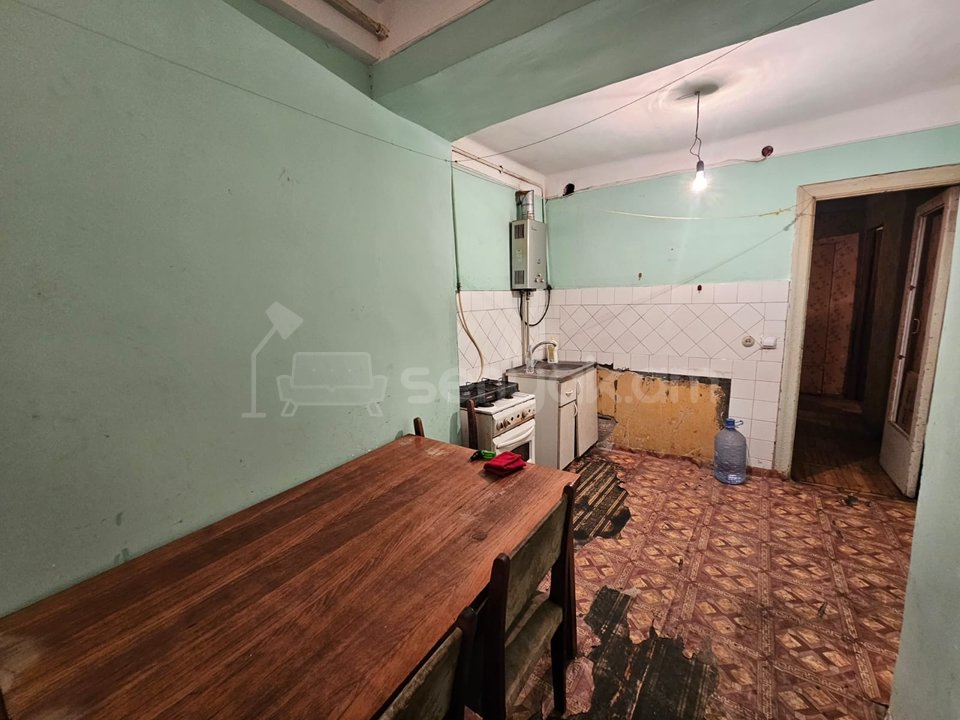 2 Սենյականոց Բնակարան Քարե Շենքում, 53քմ, 4/4 հարկ, Պետական Վիճակում
