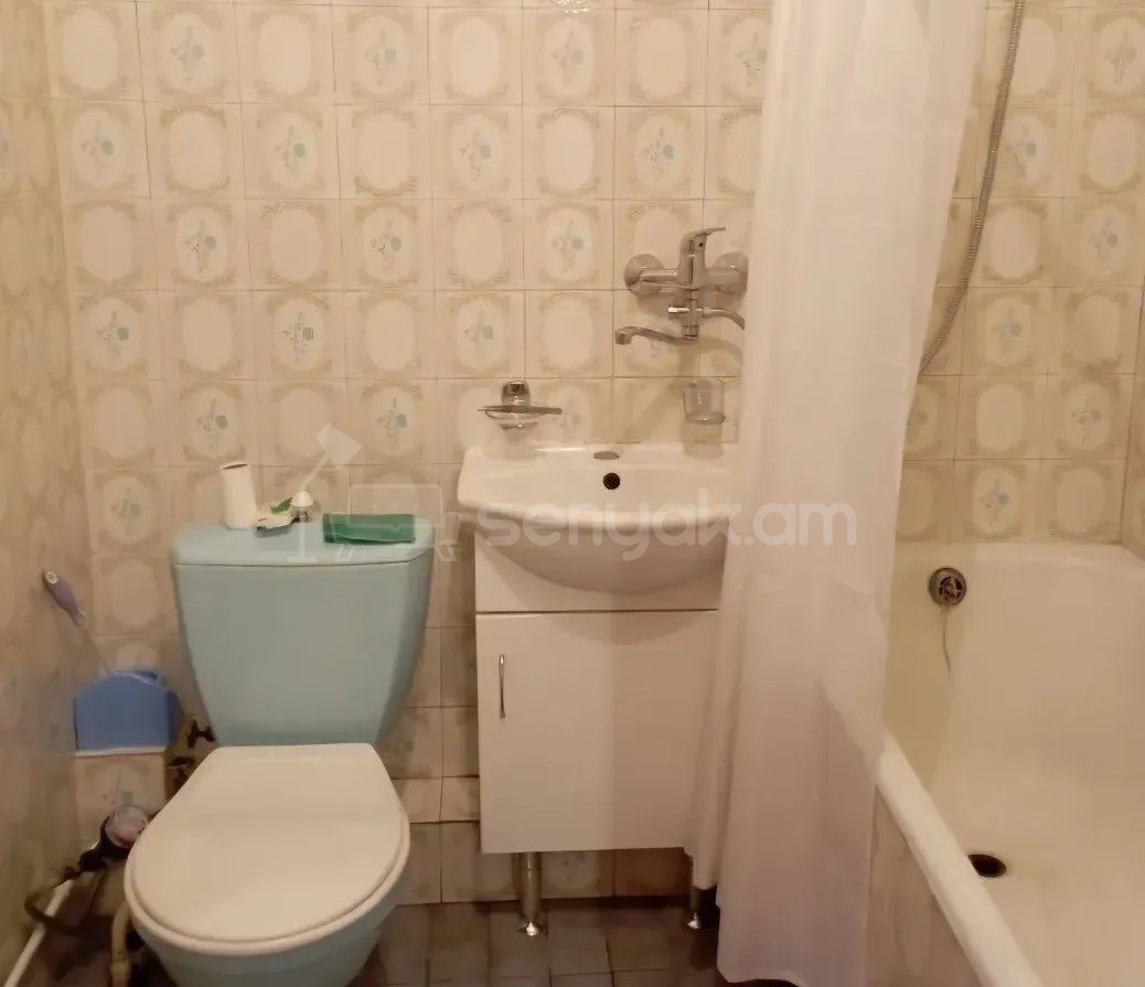 2 Սենյականոց Բնակարան Քարե Շենքում, 58քմ, 5/5 հարկ, Նորմալ Վիճակում