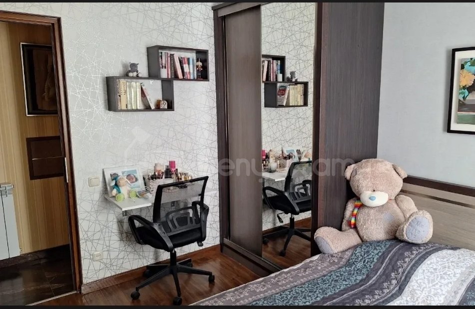 4 Սենյականոց Բնակարան Քարե Շենքում, 96քմ, 2/5 հարկ, Կապիտալ Վերանորոգված