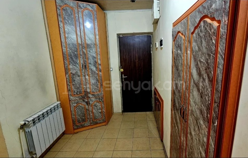 4 Սենյականոց Բնակարան Քարե Շենքում, 87քմ, 1/5 հարկ, Նորմալ Վիճակում