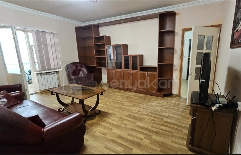 4 Սենյականոց Բնակարան Քարե Շենքում, 87քմ, 1/5 հարկ, Նորմալ Վիճակում