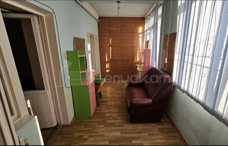 4 Սենյականոց Բնակարան Քարե Շենքում, 87քմ, 1/5 հարկ, Նորմալ Վիճակում