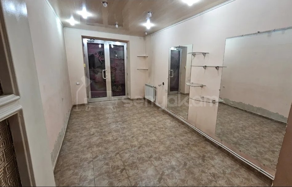 4 Սենյականոց Բնակարան Քարե Շենքում, 87քմ, 1/5 հարկ, Նորմալ Վիճակում