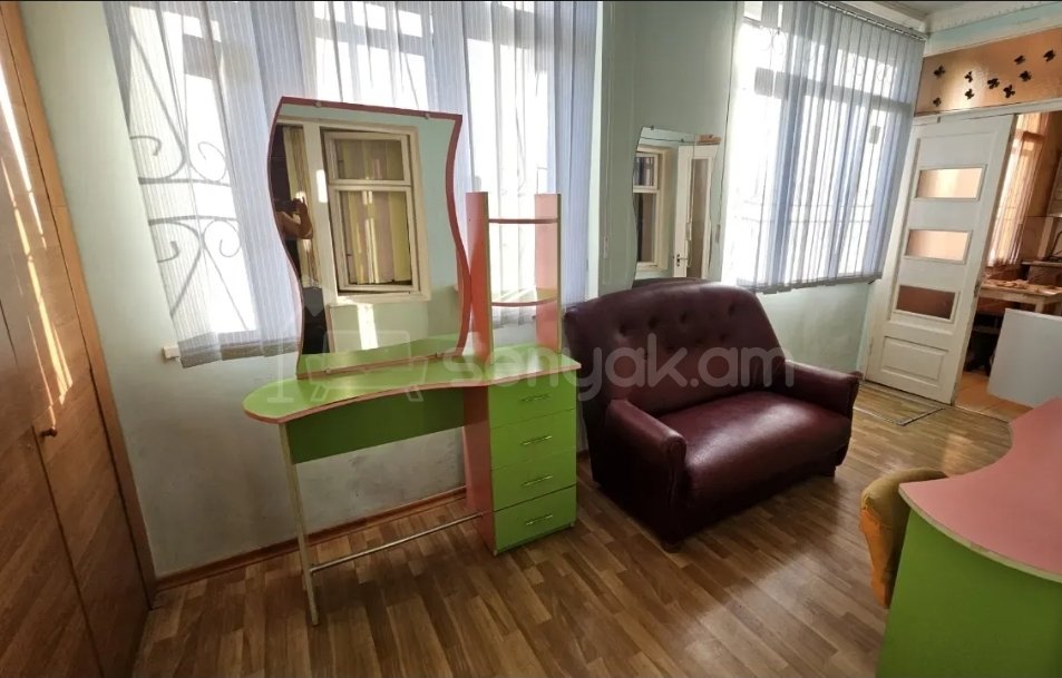 4 Սենյականոց Բնակարան Քարե Շենքում, 87քմ, 1/5 հարկ, Նորմալ Վիճակում