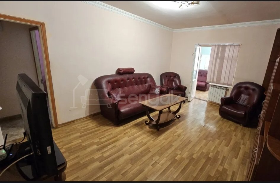 4 Սենյականոց Բնակարան Քարե Շենքում, 87քմ, 1/5 հարկ, Նորմալ Վիճակում