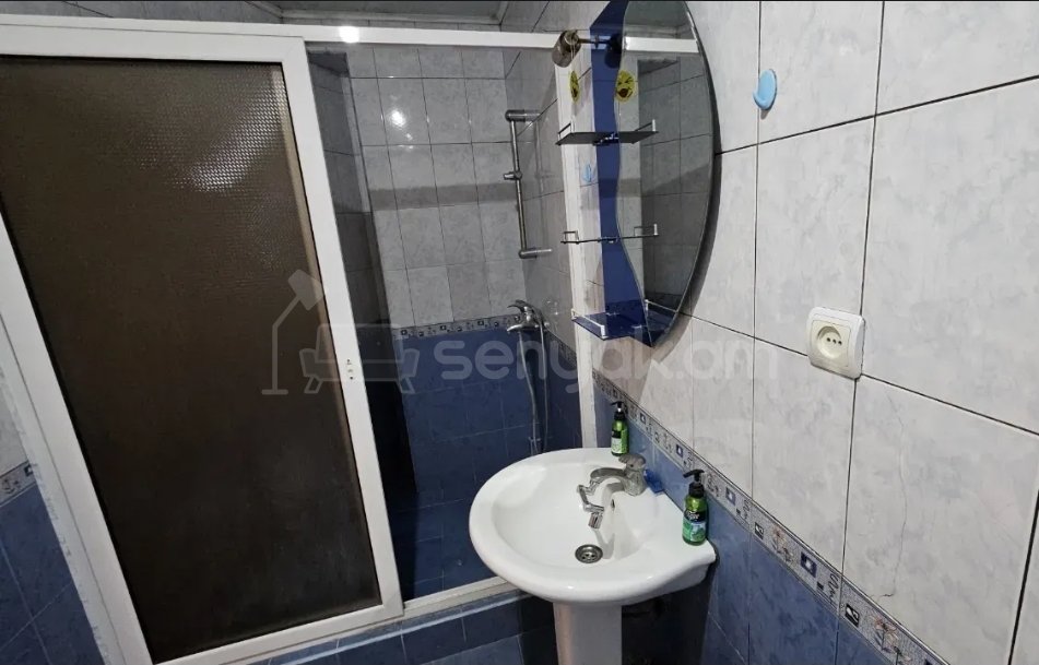 4 Սենյականոց Բնակարան Քարե Շենքում, 87քմ, 1/5 հարկ, Նորմալ Վիճակում