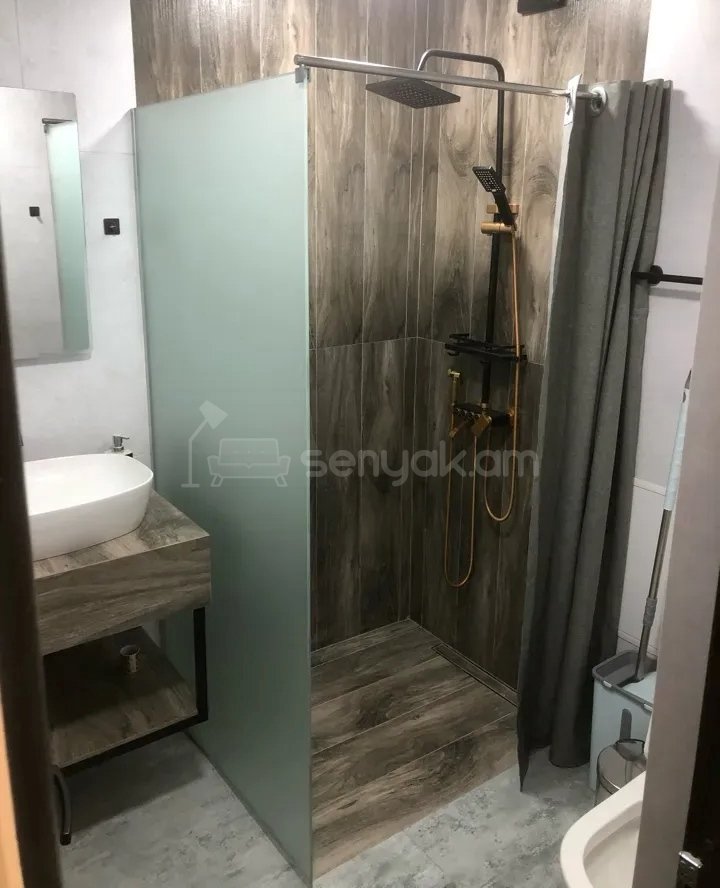 1 Սենյականոց Բնակարան Քարե Շենքում, 35քմ, 2/4 հարկ, Կապիտալ Վերանորոգված