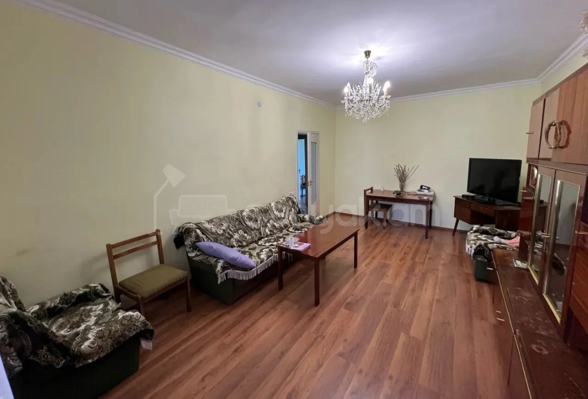3 Սենյականոց Բնակարան, 70քմ, 5/9 հարկ, Նորմալ Վիճակում, Մասամբ Կահավորված