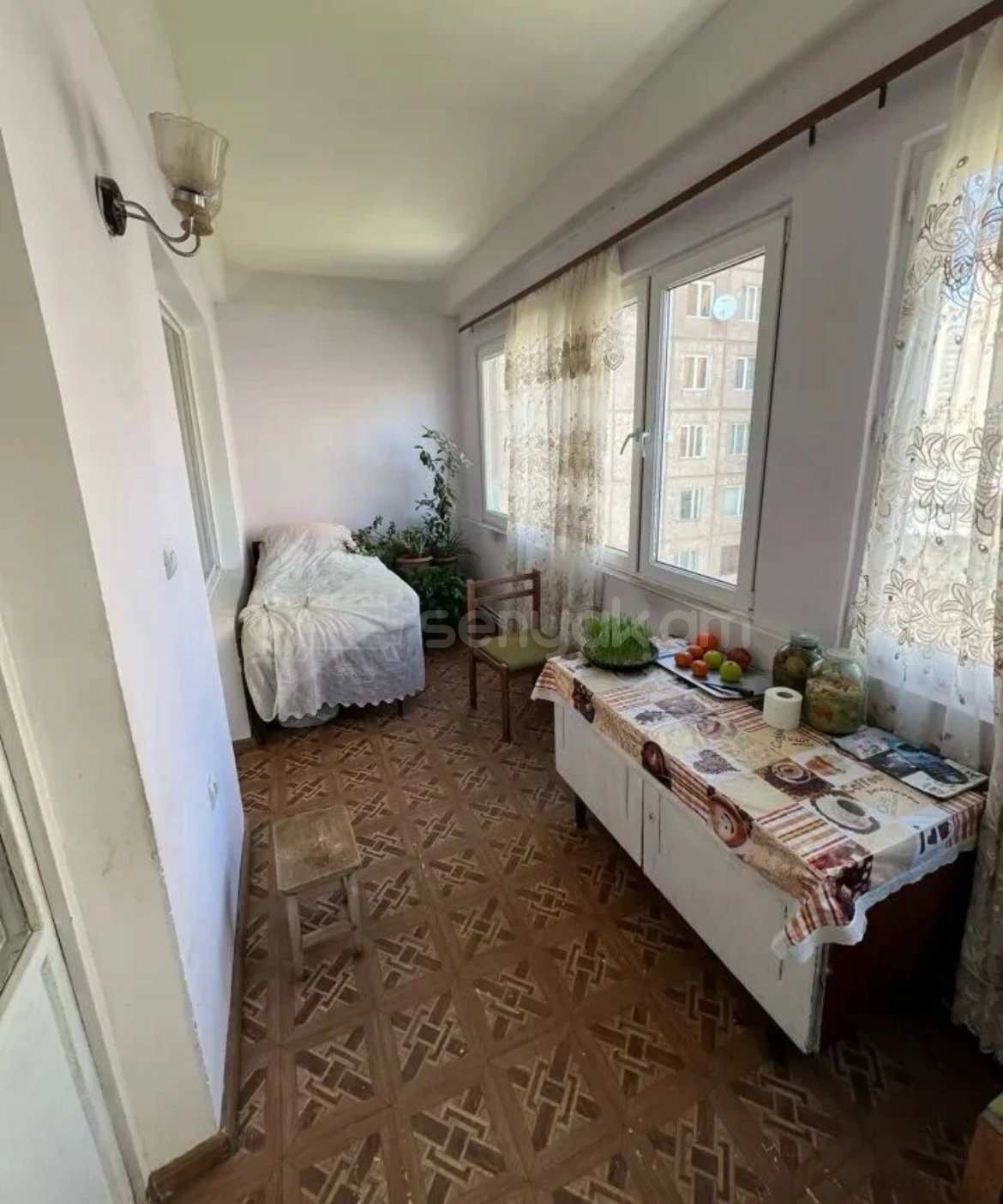 3 Սենյականոց Բնակարան, 70քմ, 5/9 հարկ, Նորմալ Վիճակում, Մասամբ Կահավորված