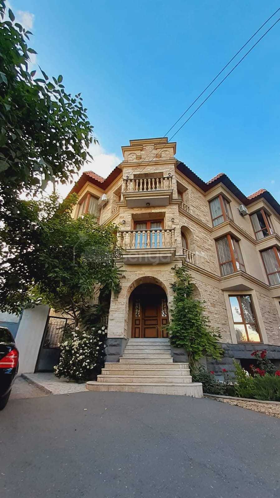 8 Սենյականոց Շքեղ Առանձնատուն, 640քմ, Կահավորված, Լողավազանով, Ավտոտնակով