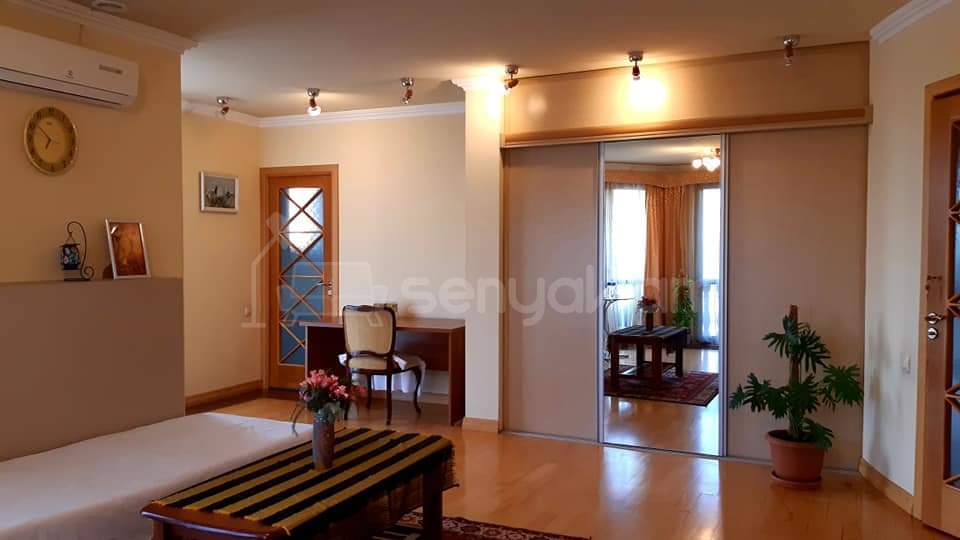 8 Սենյականոց Շքեղ Առանձնատուն, 640քմ, Կահավորված, Լողավազանով, Ավտոտնակով