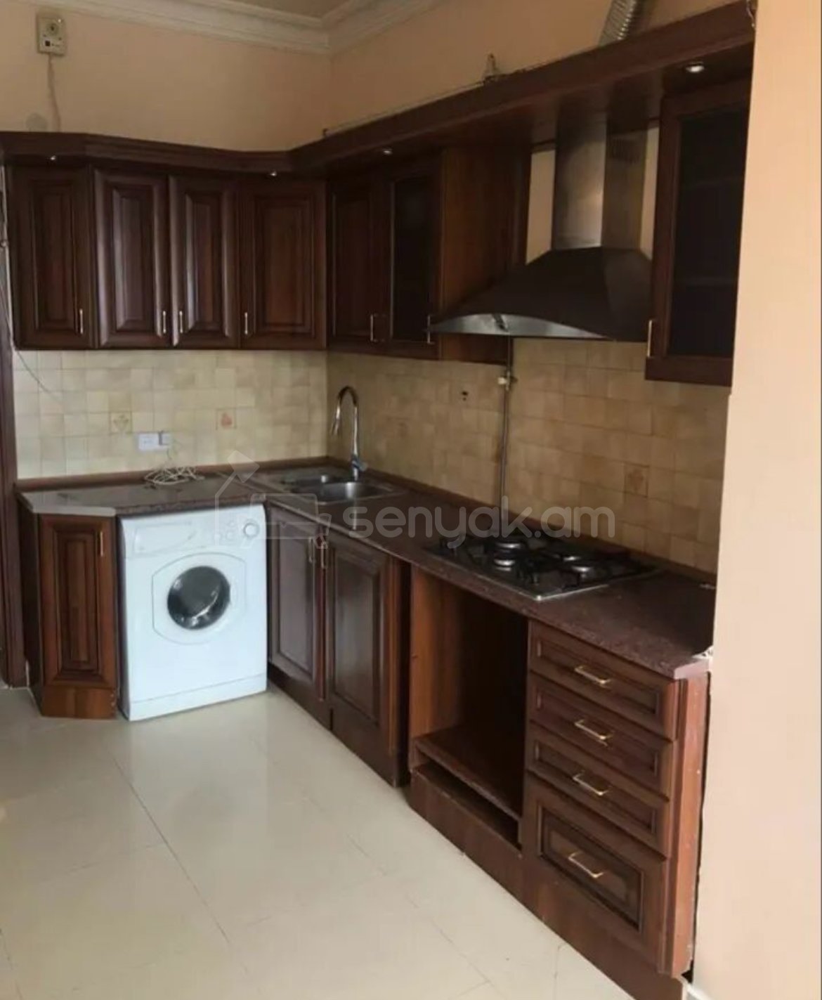 2 Սենյականոց Բնակարան Քարե Շենքում, 76քմ, 3/5 հարկ, Կապիտալ Վերանորոգված, Մասամբ Կահավորված