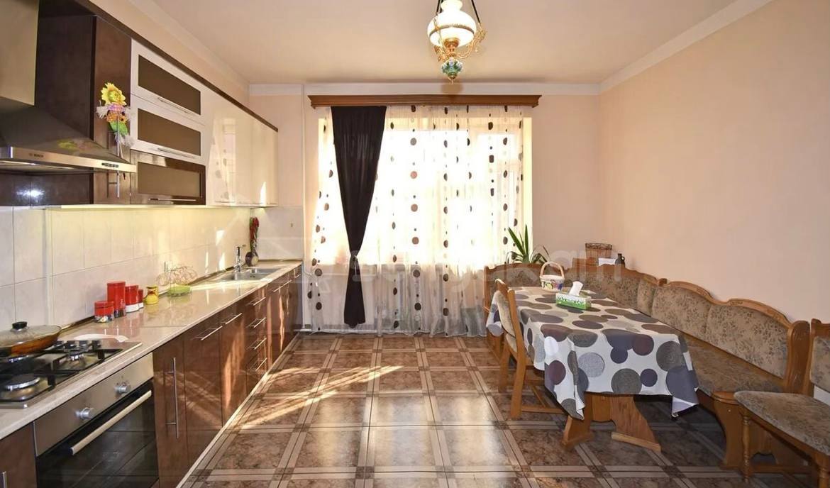 7 Սենյականոց Շքեղ Առանձնատուն, 480քմ, Լողավազանով, Ավտոտնակով