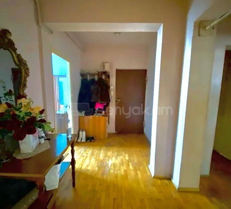 3 Սենյականոց Բնակարան, 80քմ, 8/9 հարկ, Նորմալ Վիճակում