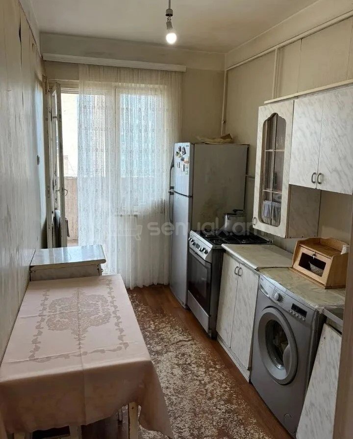 3 Սենյականոց Բնակարան, 80քմ, 8/9 հարկ, Նորմալ Վիճակում